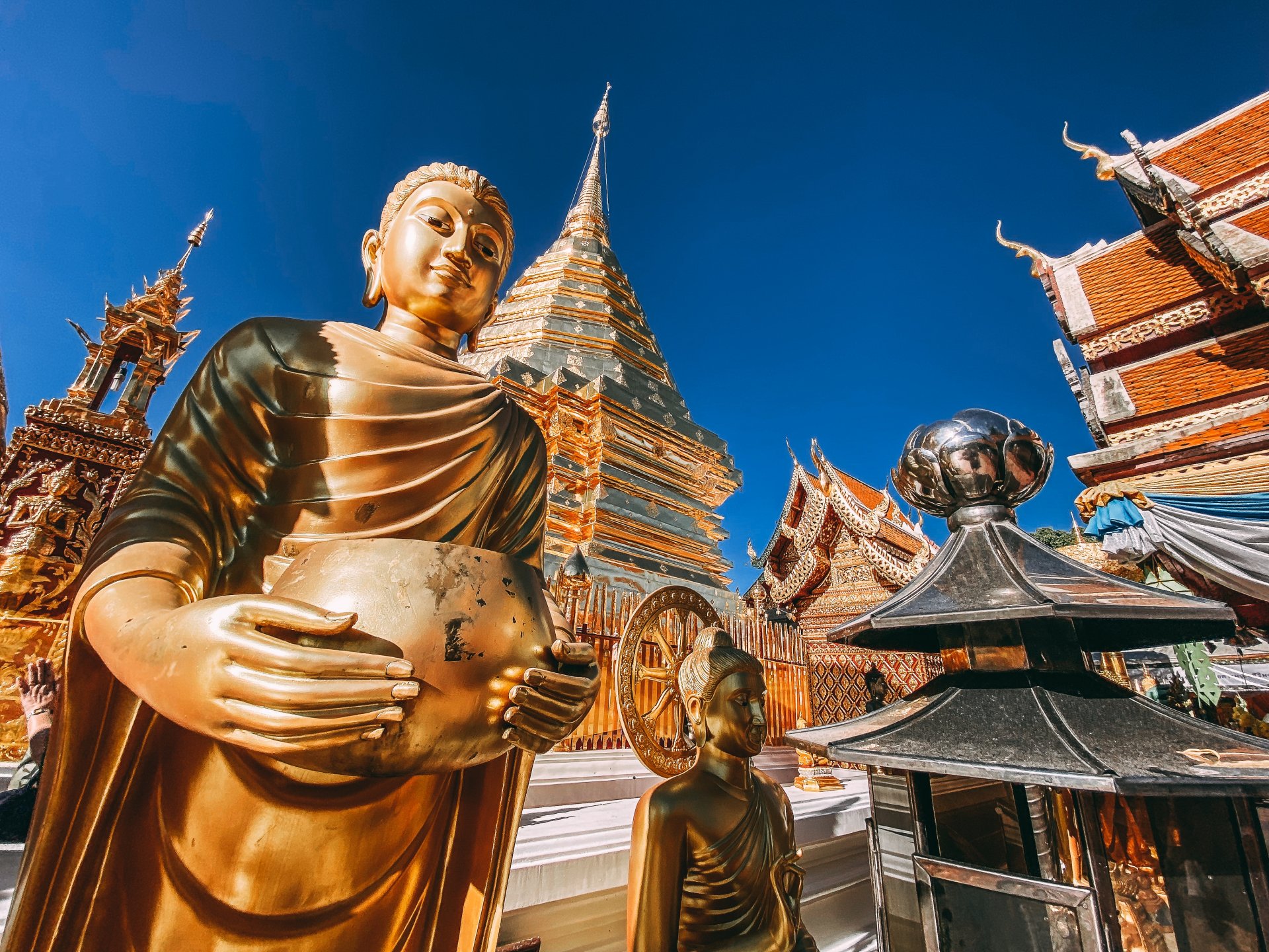 edere aeriana a templului doi suthep in chiang mai thailanda