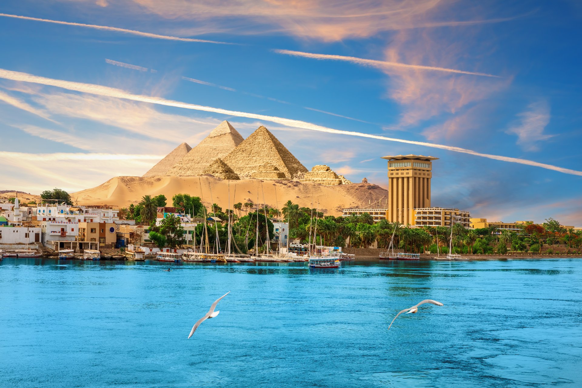 peisaj spectaculos aswan in drum catre marile piramide ale egiptului