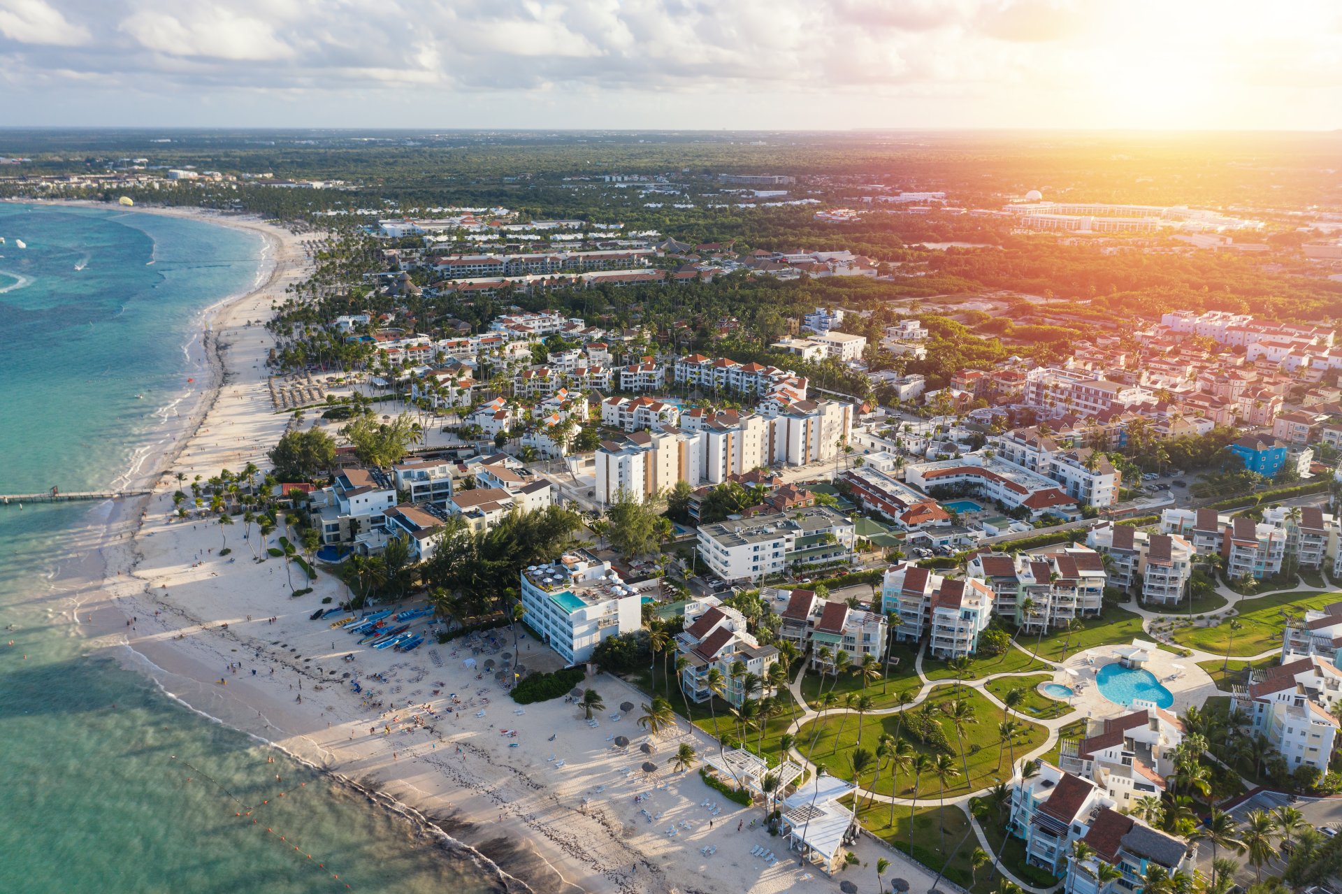 oras caraibian vedere aeriana din drona destinatii de calatorie vacanta de vara bavaro punta cana republica dominicana