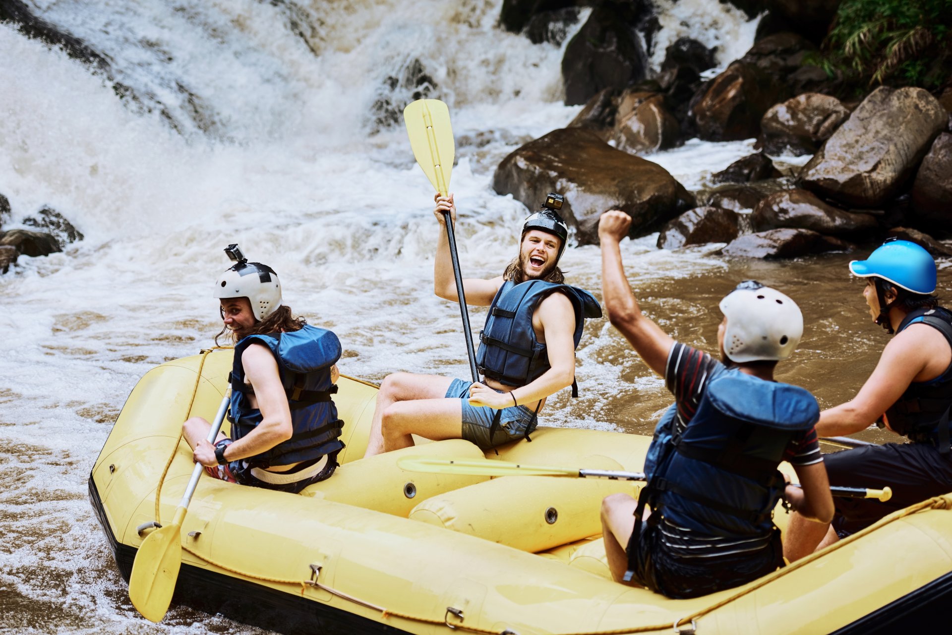 experimentează raftingul sau alte sporturi extreme în vacanta ta, recomandări de vacanță perfecte pentru un aventurier